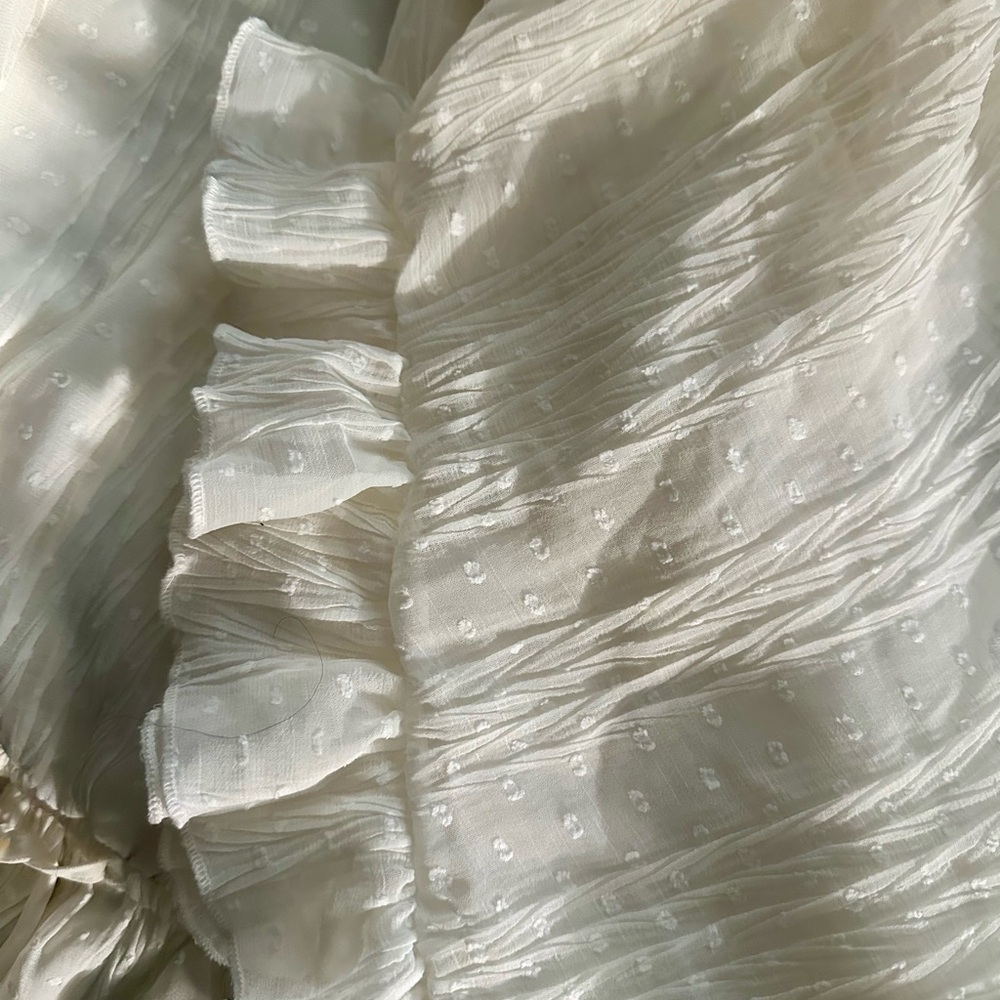 Express Cream Ruffle Blouse - Picture 4 of 8